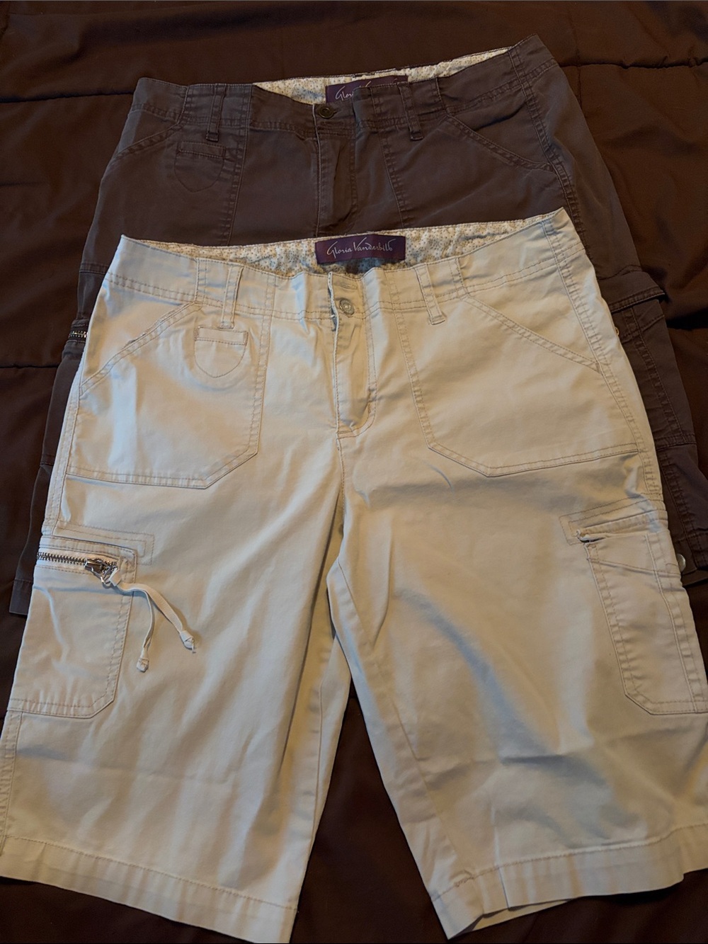 Set of 2 women’s shorts Gloria VanderbiltCargo Shorts in Cream and Brown